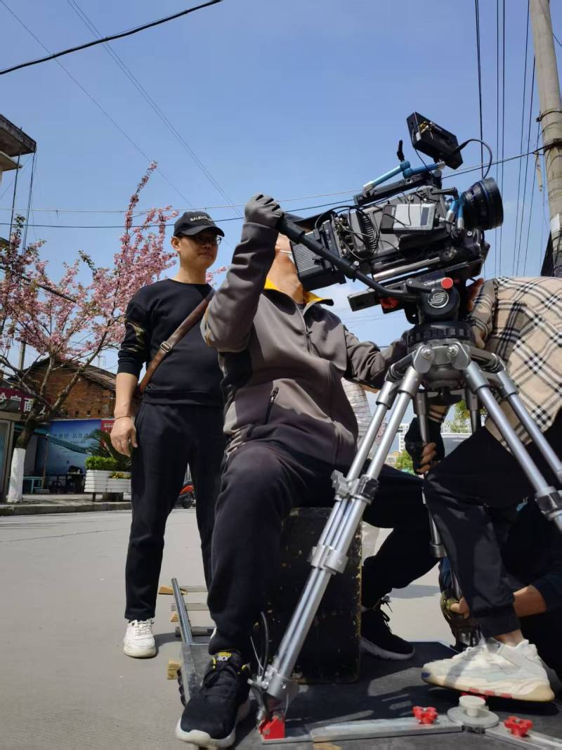 鹤山市广告片拍摄：快消品牌爆款之选，网感内容适配社媒传播！